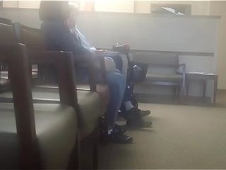 Mature black Inshoe Toe jiggling