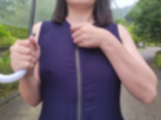 '【人妻の露出散歩】雨の公園で全裸で散歩オナニー【前編】'