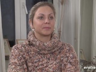'Heiße Blondine masturbiert leidenschaftlich'
