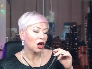 'Mature cougar AimeeParadise: foot wank compilation!'