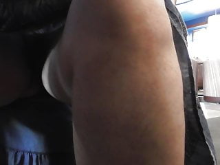 Unshaved mature upskirt in restoran