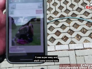 'DEUTSCHE REIFE GOTHIC FRAU MIT VIEL MAKE UP BEIM point of view USERTREFFEN'